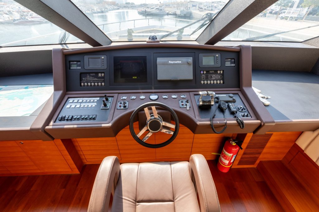 Cante 97 yacht captain bridge with navigation controls and dashboard
