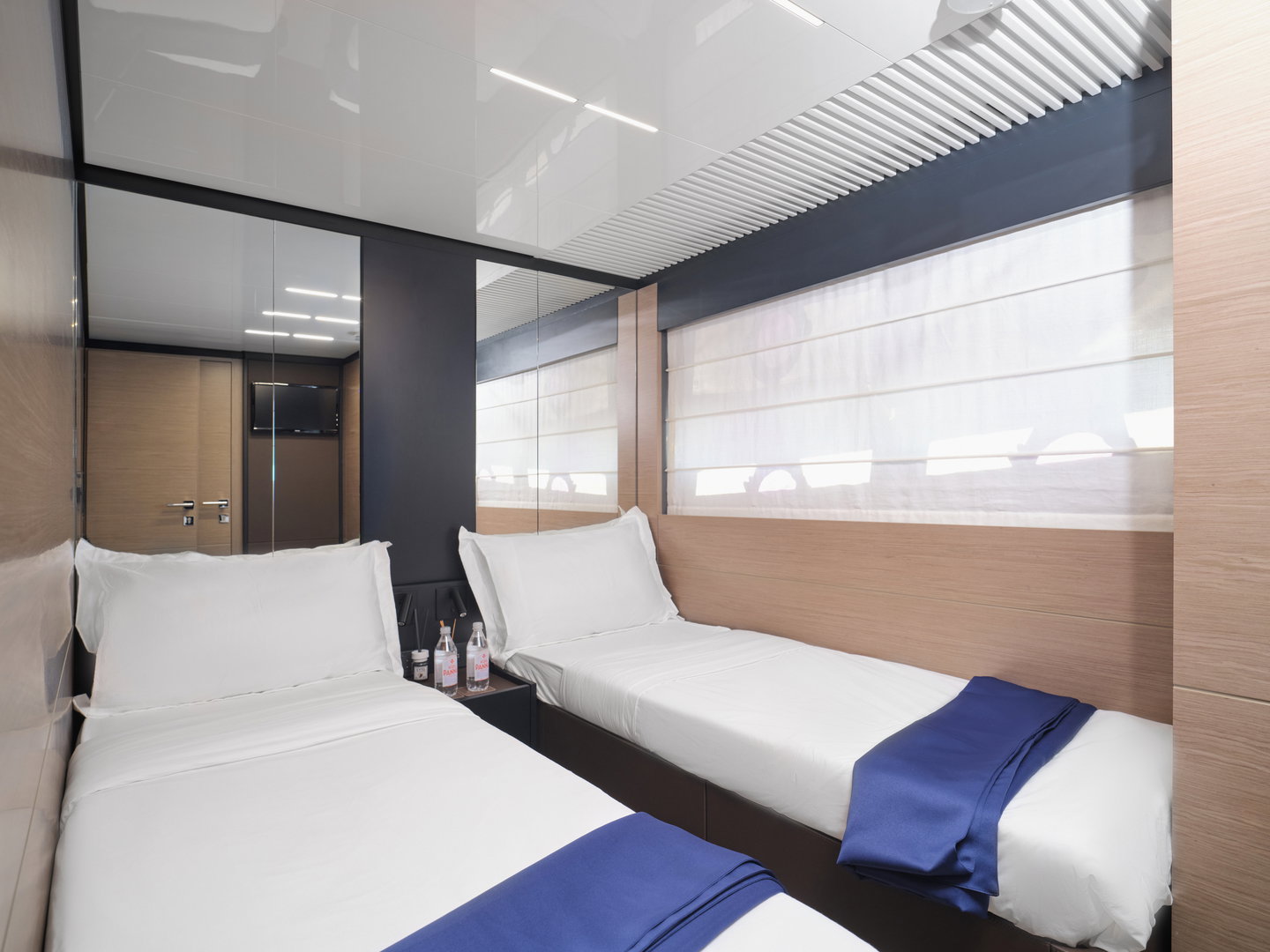 Twin guest cabin on Ferretti 780 yacht with modern interior design